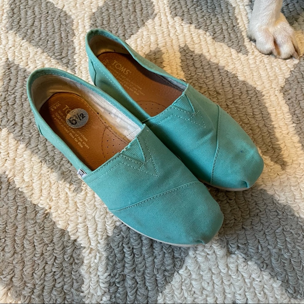 Tom’s - aqua